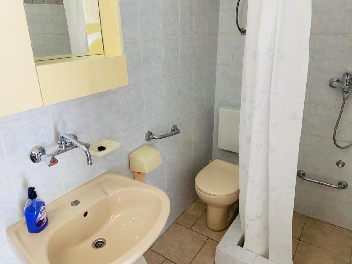 Apartments Tri Zala Žrnovo エクステリア 写真