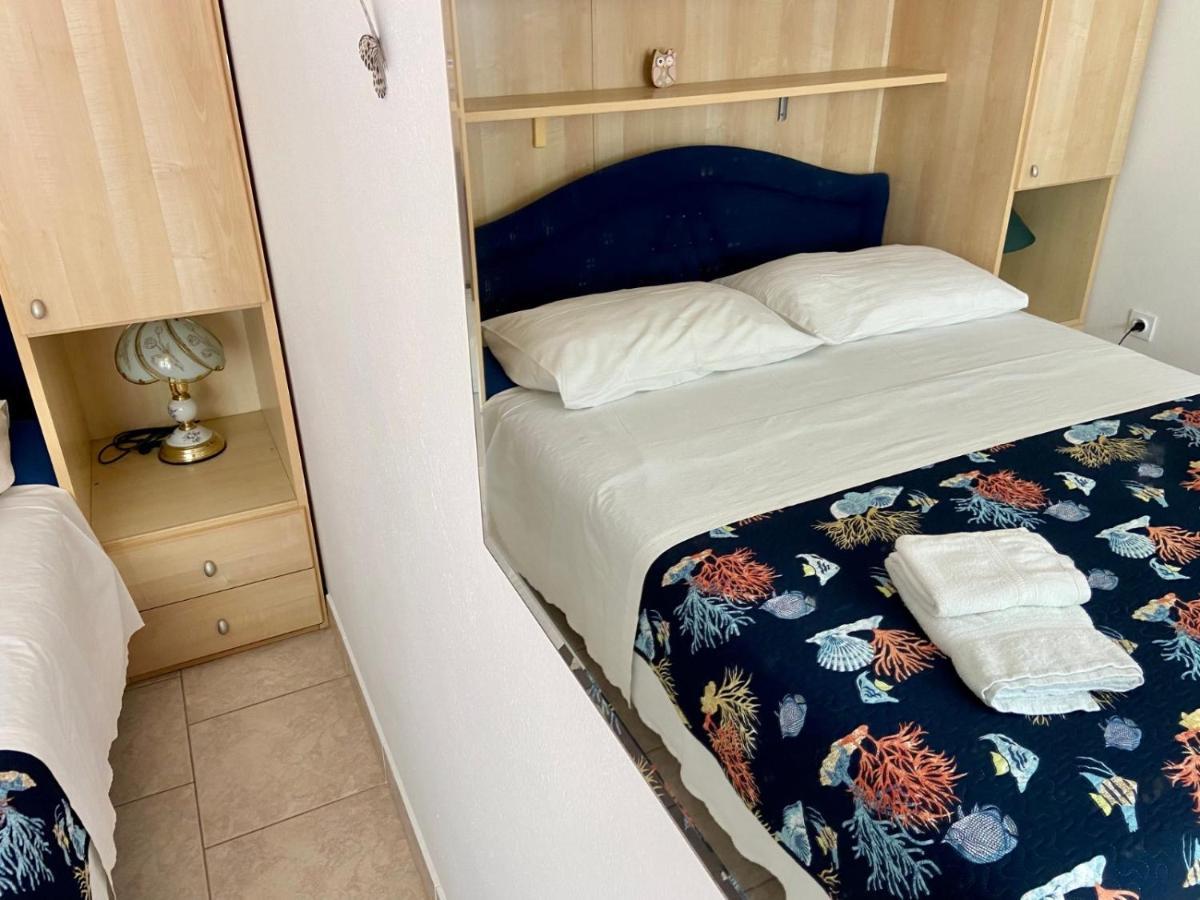 Apartments Tri Zala Žrnovo エクステリア 写真