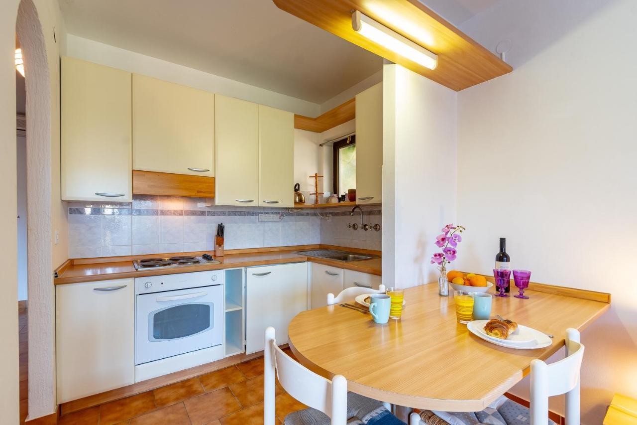Apartments Tri Zala Žrnovo エクステリア 写真